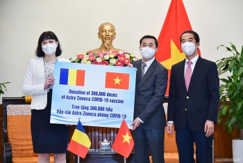 romania tang 300000 lieu vaccine astrazeneca cho viet nam