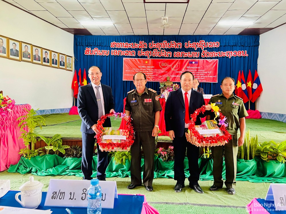 Kỷ niệm 60 năm ngày thiết lập quan hệ ngoại giao Việt Nam - Lào tại huyện Noọng Hét (tỉnh Xiêng Khoảng - Lào) ảnh 2