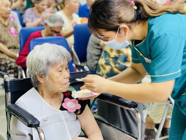 Ấm lòng mùa Vu Lan báo hiếu tại viện dưỡng lão