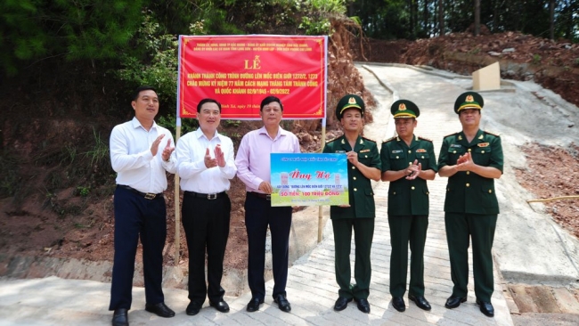 Khánh thành tượng đài Bác Hồ với chiến sĩ biên phòng và đường lên mốc biên giới tại tỉnh Lạng Sơn