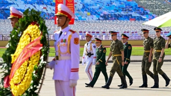 Quân nhân Nga, Lào và Campuchia vào Lăng viếng Chủ tịch Hồ Chí Minh