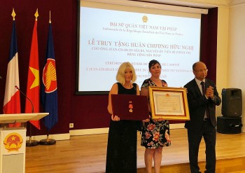Truy tặng Huân chương Hữu nghị cho ông Jean-Charles Negre (Pháp) Truy tặng Huân chương Hữu nghị cho ông Jean-Charles Negre (Pháp)