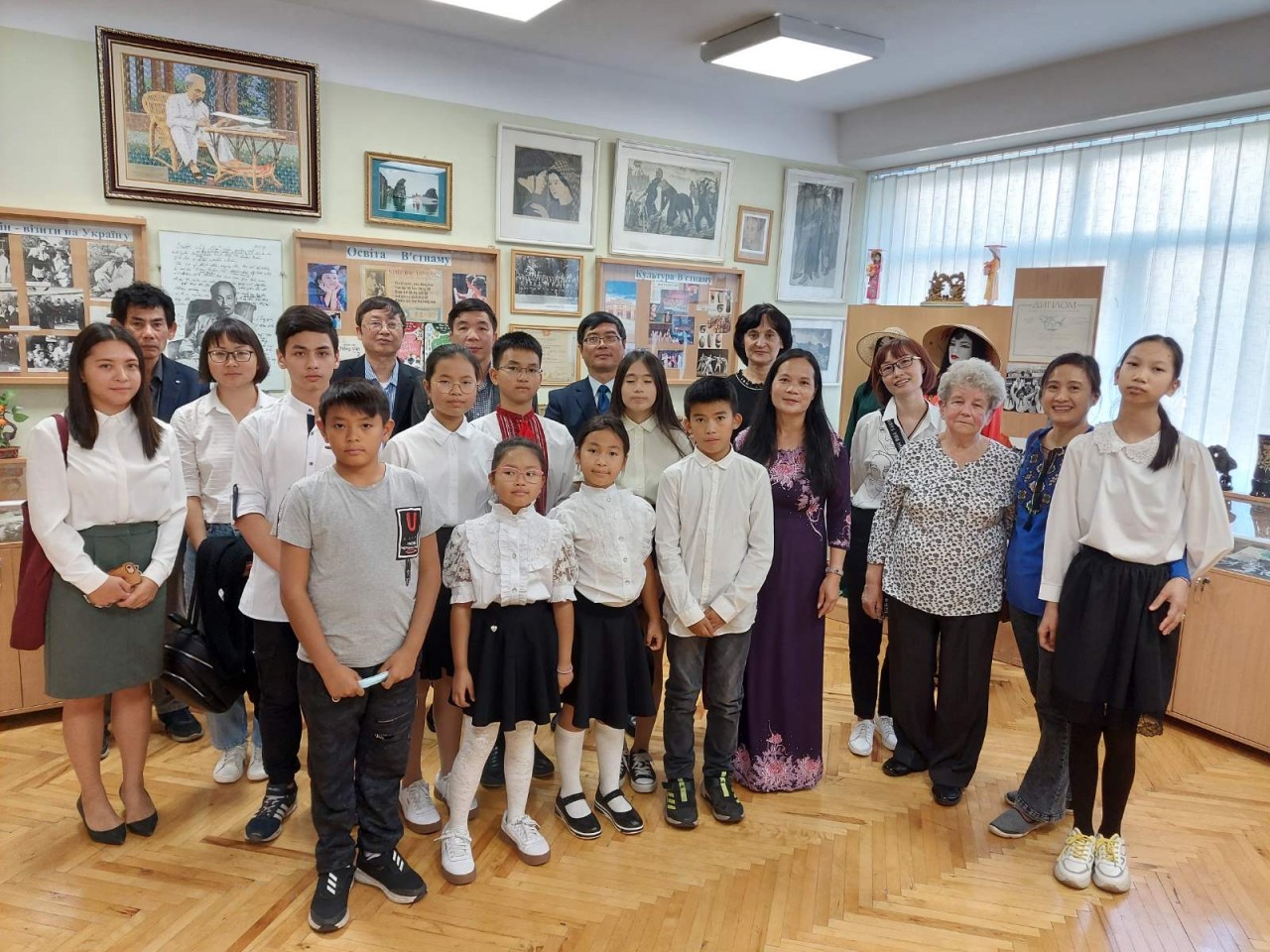 Khai giảng lớp tiếng Việt tại Trường chuyên ngữ số 251 mang tên Chủ tịch Hồ Chí Minh tại Ukraine