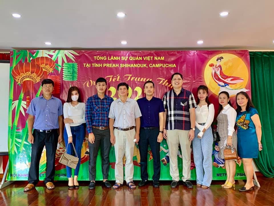 Tặng quà Trung thu cho hơn 80 trẻ em gốc Việt tại Preah Sihanouk (Campuchia)
