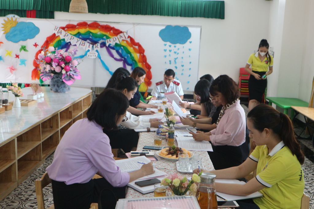 Hội LHPN tỉnh giám sát chuyên đề về việc thực hiện những quy định riêng đối với lao động nữ và bảo đảm bình đẳng giới tạI trường mầm non Little House, phường Cẩm Bình, TP Cẩm Phả tháng 8/2022.