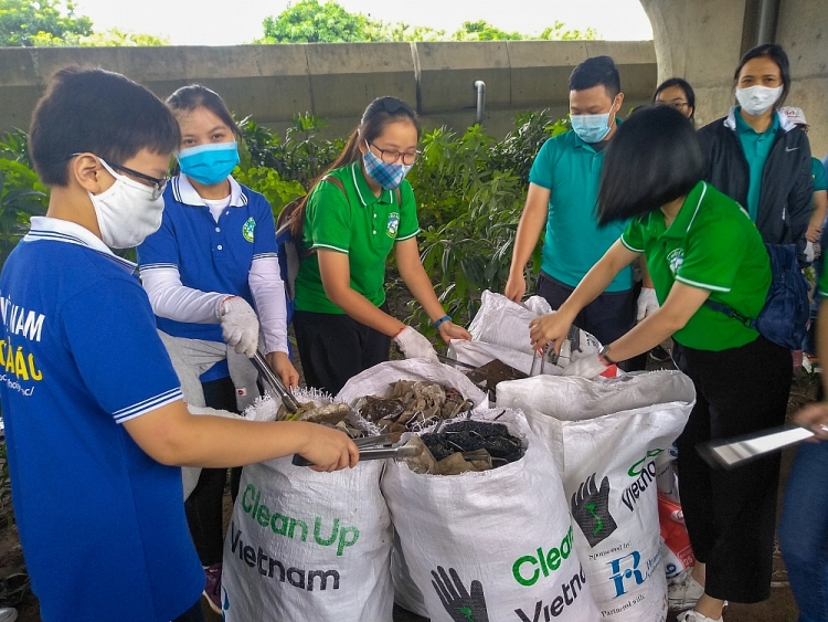 1000 tình nguyện viên tham gia dọn rác tại Hà Nội