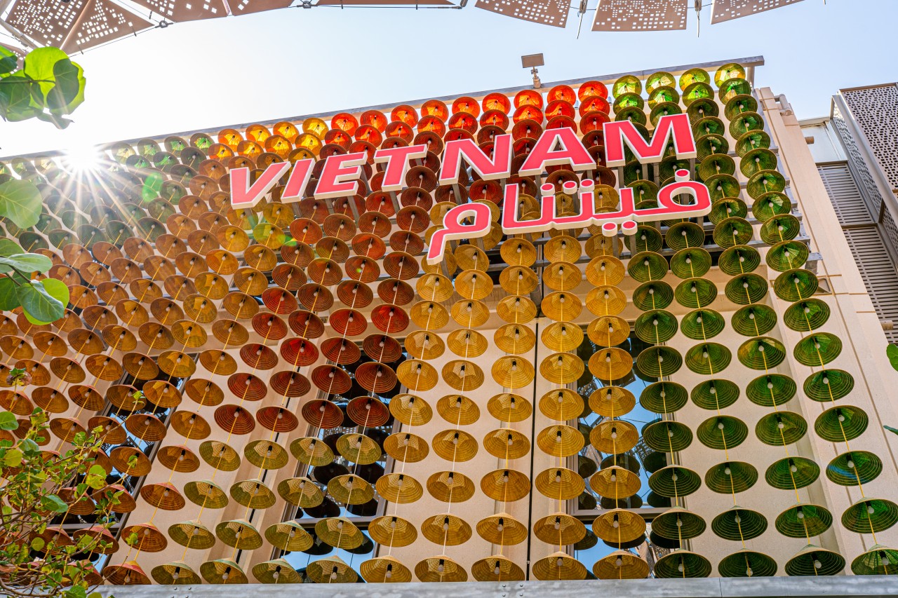 EXPO 2020 Dubai: ấn tượng với 800 chiếc nón bọc lá sen và phiên bản thu nhỏ của 18 tác phẩm nghệ thuật