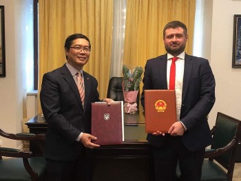 hoi hoa sy ukraine sang tac ve viet nam nhan ky niem 30 nam quan he ngoai giao hai nuoc