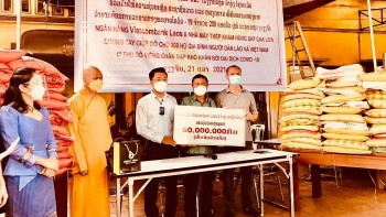 Chùa Phật Tích, Hội người Việt Nam tại Lào hỗ trợ 200 gia đình gặp khó khăn do Covid-19