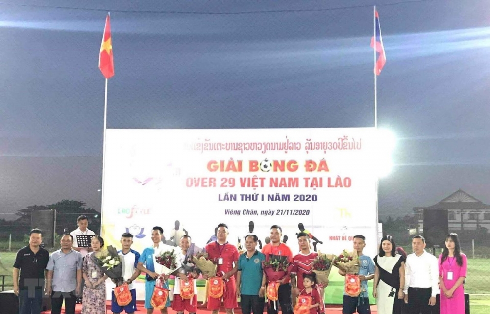 7 đội bóng tham dự giải “Over 29 Việt Nam” tại Lào lần thứ nhất