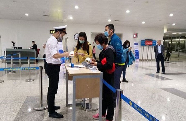 Thêm chuyến bay đưa 240 công dân Việt Nam từ Singapore về nước an toàn