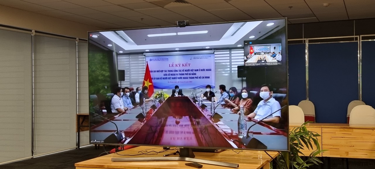 Ủy ban về Người Việt Nam ở nước ngoài TP.HCM ký kết hợp tác với Sở Ngoại vụ Thành phố Đà Nẵng