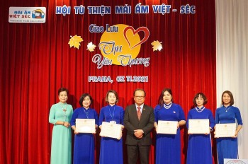 hoi mai am viet sec lan toa hoat dong tu thien trong dem giao luu thu yeu thuong 2021
