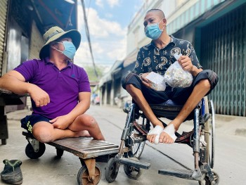 Người cao tuổi, người khuyết tật được hỗ trợ trong điều trị và cách ly do COVID-19 Người cao tuổi, người khuyết tật được hỗ trợ trong điều trị và cách ly do COVID-19