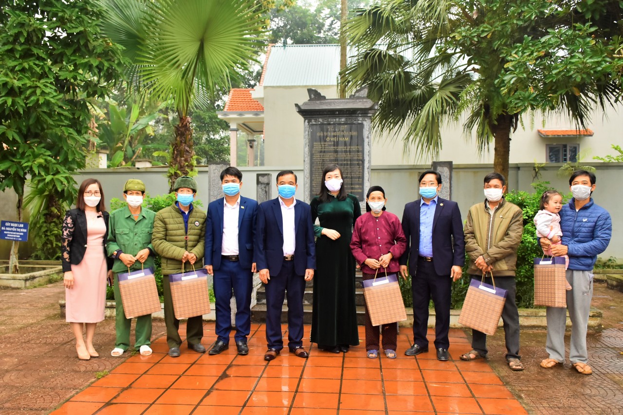 Liên hiệp các tổ chức hữu nghị tỉnh Thái Nguyên về nguồn, tri ân người dân xã Điềm Mặc