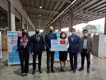 Argentina trao tặng Việt Nam 500.000 liều vaccine AstraZeneca