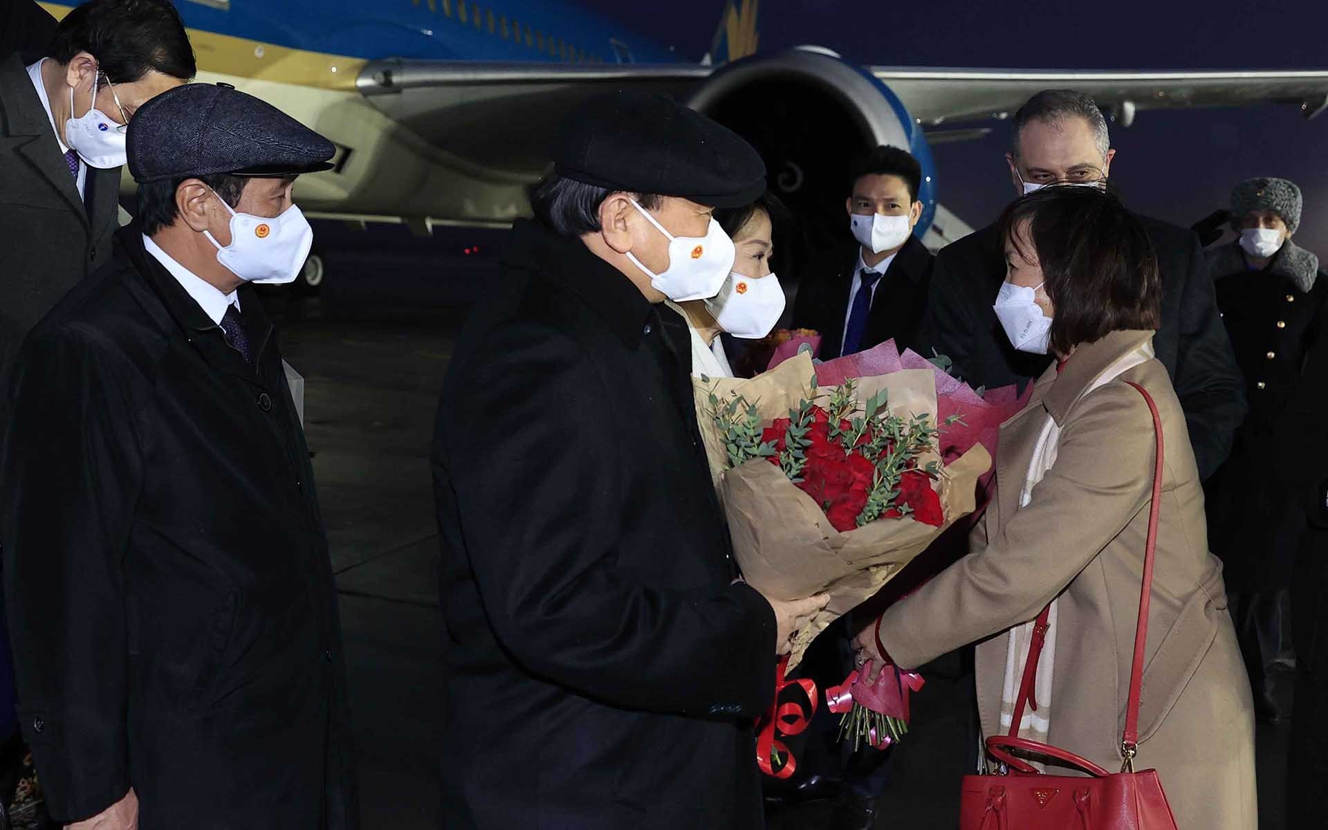 Lễ đón Chủ tịch nước Nguyễn Xuân Phúc và Phu nhân tại sân bay Vnukovo 2. (Nguồn: TTXVN)