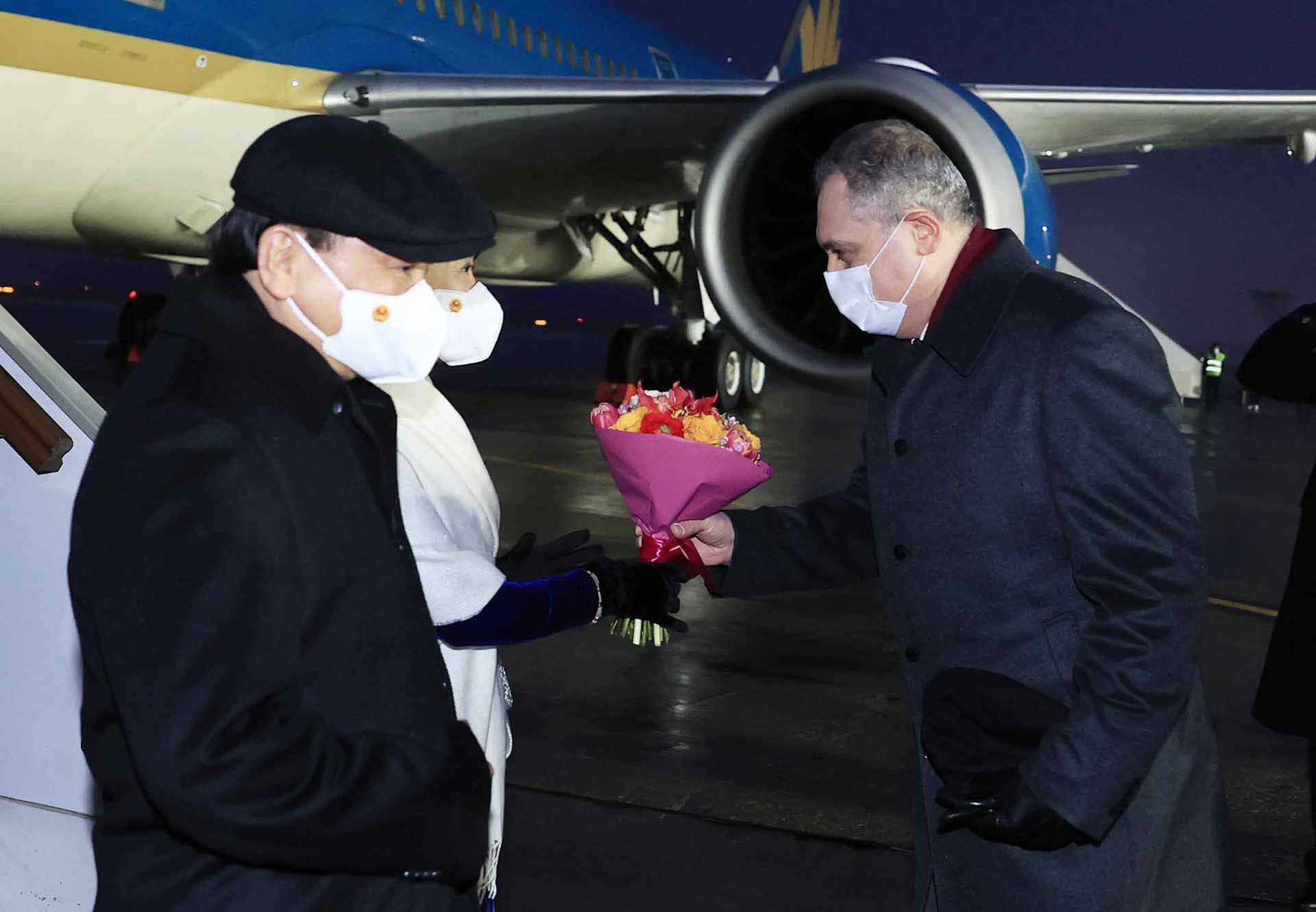 Lễ đón Chủ tịch nước Nguyễn Xuân Phúc và Phu nhân tại sân bay Vnukovo 2. (Nguồn: TTXVN)