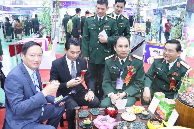Khai mạc Hội chợ triển lãm hàng hóa Việt Nam-Lào 2022 ảnh 2