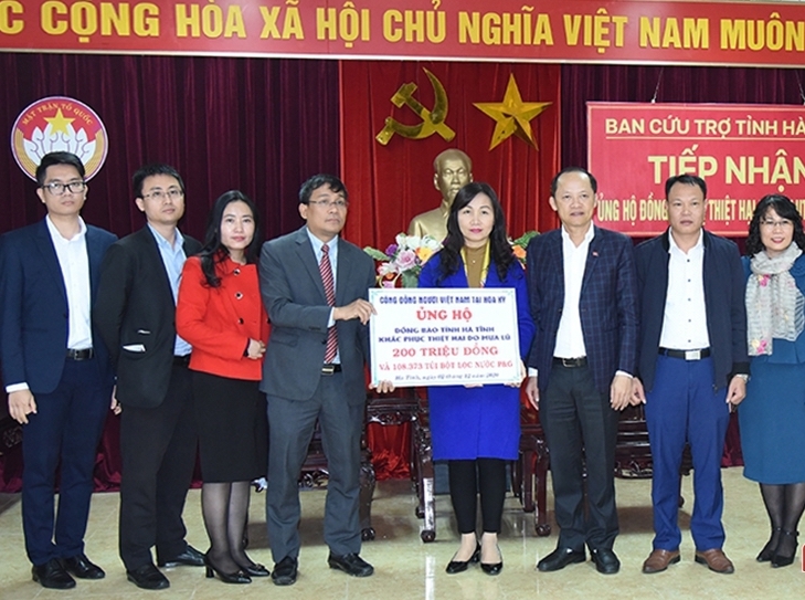 Cộng đồng người Việt Nam tại Hoa Kỳ ủng hộ 200 triệu đồng cho người dân vùng lũ Hà Tĩnh