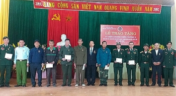 Trao Kỷ niệm chương chiến trường K cho 79 hội viên Hội hữu nghị Việt Nam – Campuchia huyện Cẩm Khê
