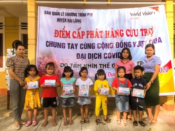 World Vision Việt Nam tiếp tục cứu trợ cho trẻ em và các gia đình dễ bị tổn thương tại Quảng Trị World Vision Việt Nam tiếp tục cứu trợ cho trẻ em và các gia đình dễ bị tổn thương tại Quảng Trị