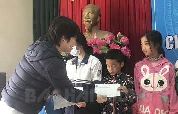 Tổ chức HSCV trao học bổng cho 42 học sinh có hoàn cảnh khó khăn tại Hải Dương Tổ chức HSCV trao học bổng cho 42 học sinh có hoàn cảnh khó khăn tại Hải Dương