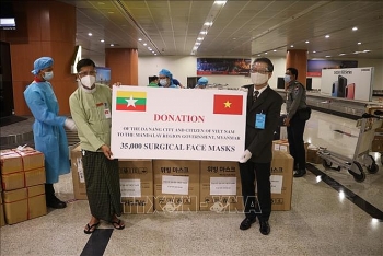 Việt Nam tiếp tục hỗ trợ 35.000 khẩu trang y tế cho Myanmar phòng chống COVID-19