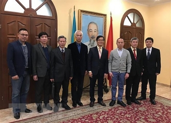 Gặp mặt, trao đổi với đồng người Việt Nam tại Ukraine Gặp mặt, trao đổi với đồng người Việt Nam tại Ukraine