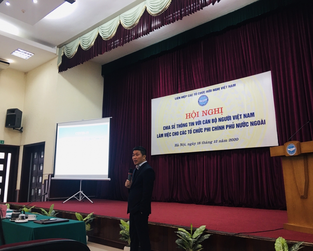 Chia sẻ thông tin với cán bộ người Việt Nam làm việc cho các tổ chức phi chính phủ nước ngoài
