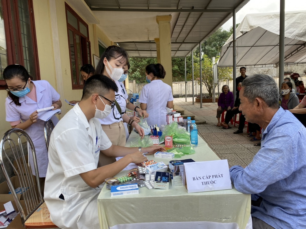 ALOV hỗ trợ 3.500 người dân miền Trung khám bệnh, phát thuốc