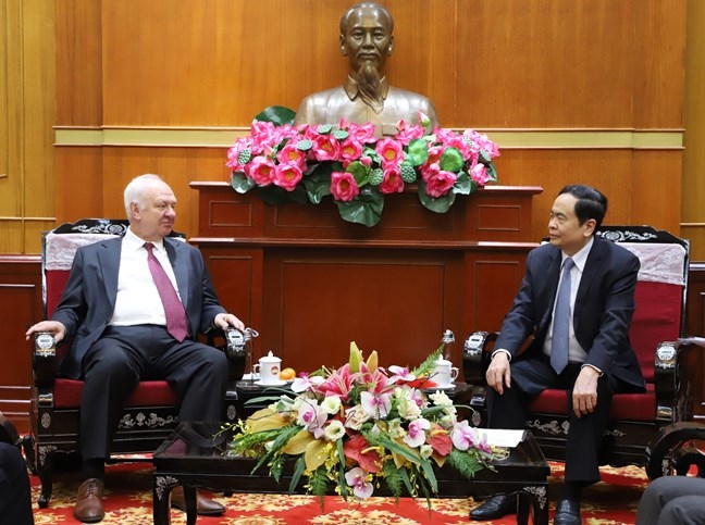 Đại sứ quán Nga tại Việt Nam ủng hộ 40 triệu đồng hỗ trợ các tỉnh miền Trung, Tây Nguyên