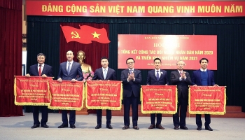 VUFO nhận Cờ Thi đua "Tập thể dẫn đầu trong công tác đối ngoại nhân dân năm 2020"