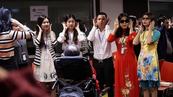 22 học viên khiếm thị được đào tạo kinh nghiệm kinh doanh trên mạng 22 học viên khiếm thị được đào tạo kinh nghiệm kinh doanh trên mạng