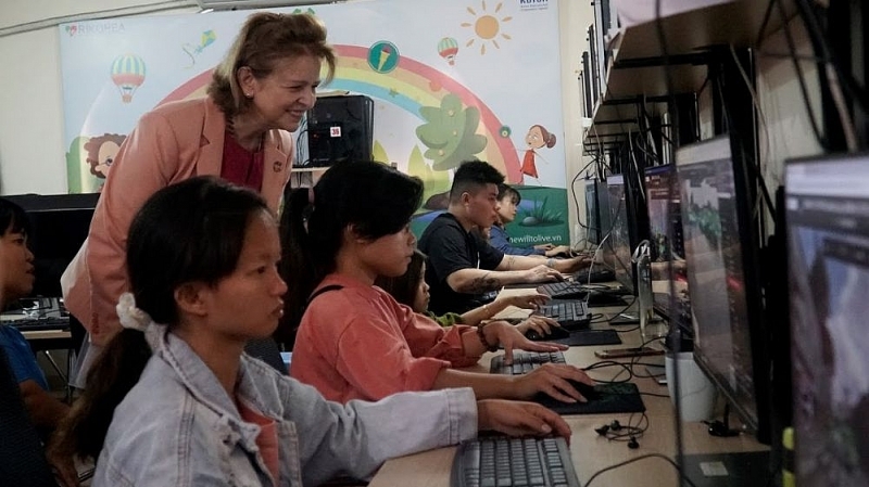 Gần 40 học sinh khuyết tật Việt Nam tiếp cận việc làm công nghệ số