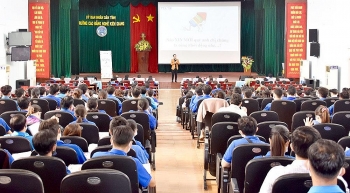 tap huan ky nang nhan dien thong tin tren mang xa hoi cho can bo doan vien thanh thieu nien nguoi lao dong