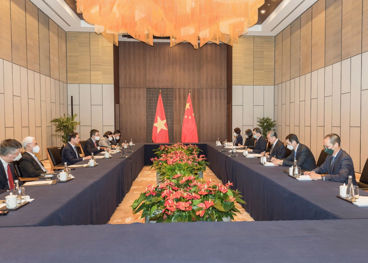 Bộ trưởng Ngoại giao Việt Nam - Trung Quốc trao đổi về biện pháp phòng chống dịch, duy trì giao thương