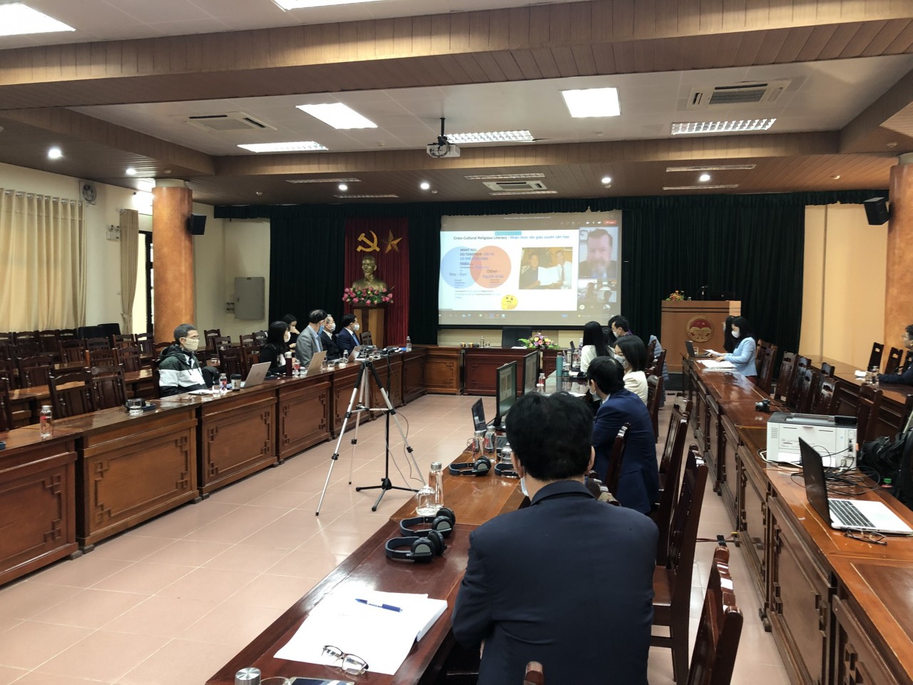 Khai giảng Lớp tập huấn “Tôn giáo trong xã hội đương đại”