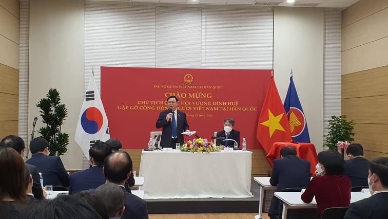 Chủ tịch Quốc hội thăm, đặt biển tên trụ sở mới Đại sứ quán Việt Nam tại Hàn Quốc