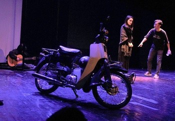 Công chiếu vở diễn “Cô gái và chiếc xe máy” nhân kỷ niệm 29 năm quan hệ ngoại giao Việt Nam - Hàn Quốc