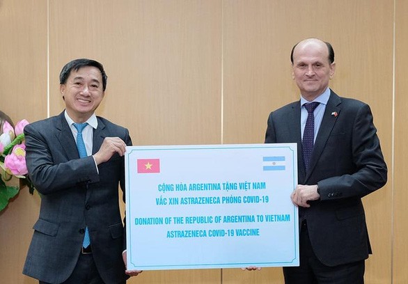 Thuỵ Sỹ hỗ trợ vật tư y tế trị giá 120 tỷ giúp Việt Nam chống dịch Covid-19