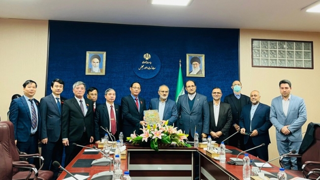 Phó Chủ tịch Quốc hội Trần Quang Phương làm việc với lãnh đạo nhà nước Iran