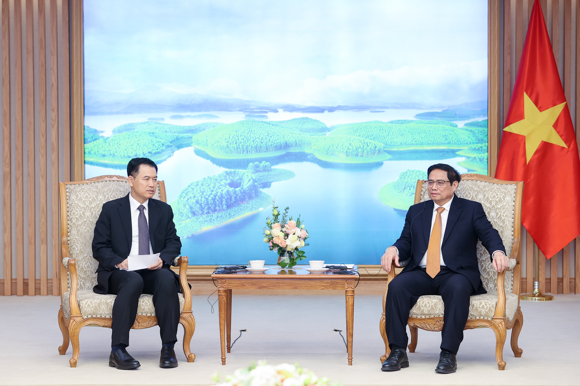 Thủ tướng đề nghị tăng cường kết nối giao thông, thúc đẩy thương mại Việt Nam - Lào - Ảnh 3.