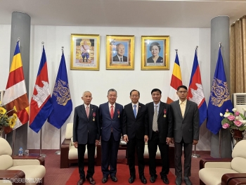 Campuchia trao huân chương Hoàng gia Sahametrei cho 3 nhân viên Việt Nam