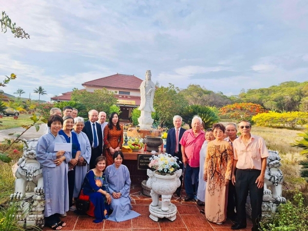 Thứ trưởng Lê Thị Thu Hằng thăm cộng đồng người Việt tại New Caledonia