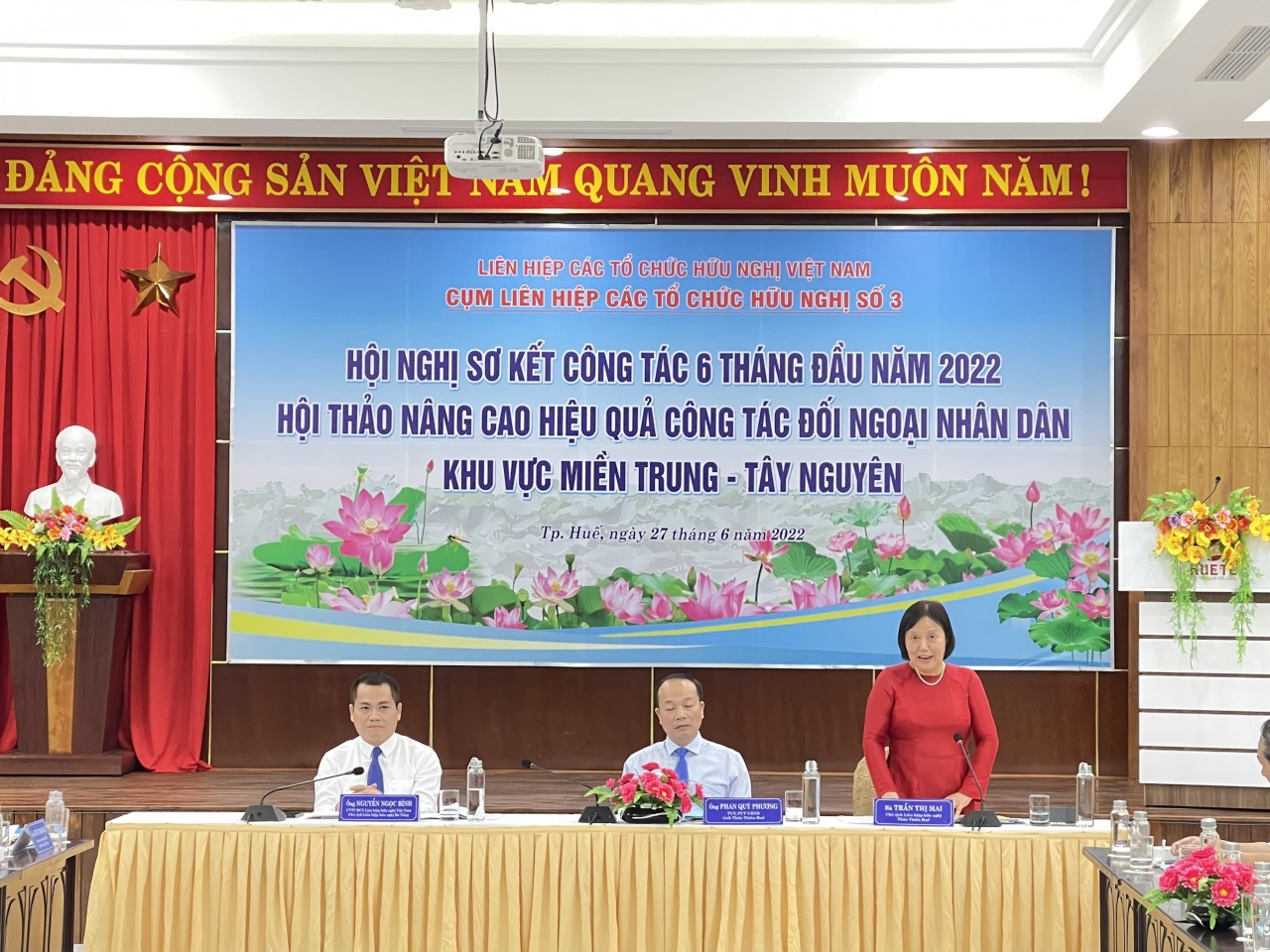 Bà Trần Thị Mai - Phó Cụm trưởng Cụm 3 phát biểu.