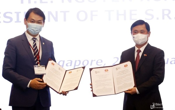 Nghệ An và Singapore trao Biên bản ghi nhớ về hợp tác đầu tư và thương mại