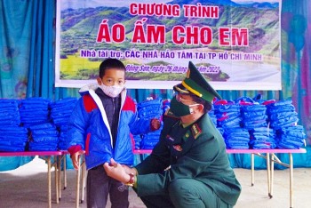 1.050 suất quà đến với học sinh vùng biên giới tỉnh Thừa Thiên Huế