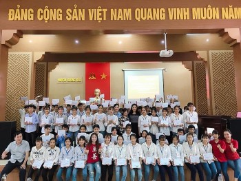 Zhi Shan Foundation viện trợ 1,5 tỷ đồng cho học sinh có hoàn cảnh khó khăn tỉnh Thừa Thiên Huế