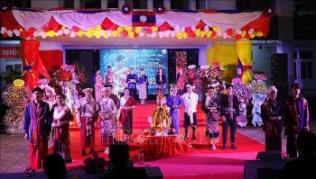 Gần 400 lưu học sinh Lào đón Tết cổ truyền Bunpimay trên đất Cố đô Huế